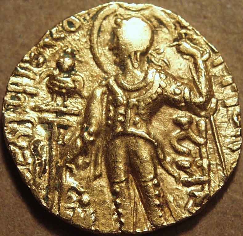 Samudragupta Gold dinar, Sceptre/Standard type obverse