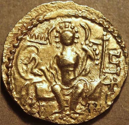 Samudragupta Gold dinar, Sceptre/Standard type reverse