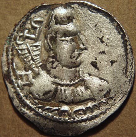 Shahi silver drachm, precursor to Toramana? obverse