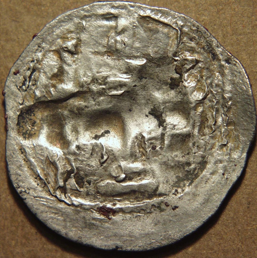 Shahi silver drachm, precursor to Toramana? reverse