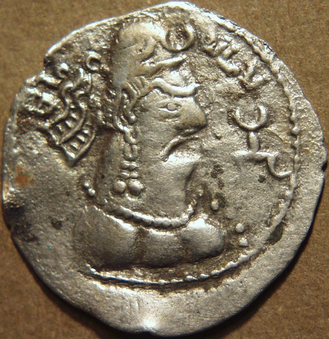 Mehama silver drachm, fine crowned style obverse