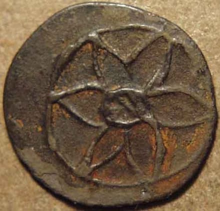 Anepigraphic flower-type uniface potin unit - Copper obverse