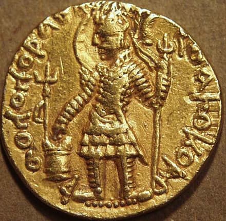 Vasudeva I Gold dinar, four-armed Shiva obverse