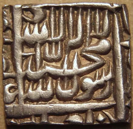 Akbar Silver rupee, Urdu Zafar Qarin obverse