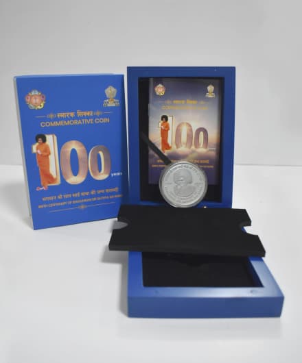 India Commemorative Birth Centenary of Bhagawan Sri Sathya Sai Baba | Rs. 100 Proof Coin obverse
