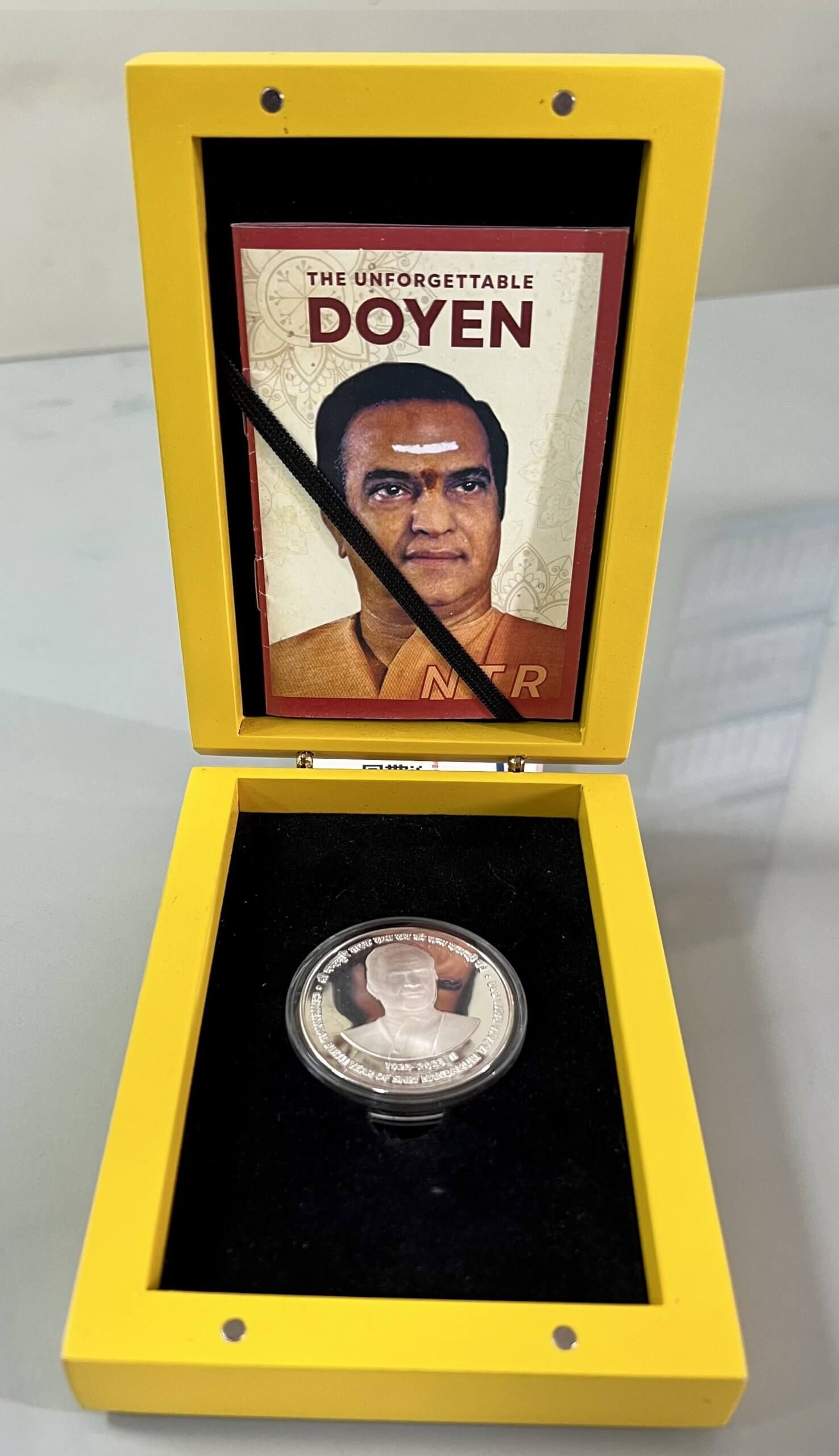 RS. 100 – WOODEN BOX – CENTENNIAL BIRTH YEAR OF SHRI NANDAMURI TARAKA RAMA RAO thumbnail 4